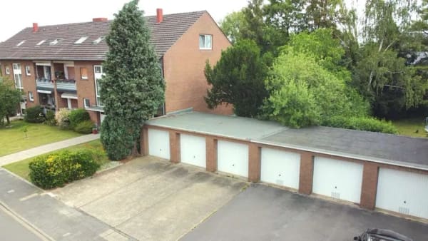 Immobilie in Willich - ++ VOLL VERMIETETE KAPITALANLAGE IN  ATTRAKTIVER WOHNLAGE … 6 Wohnungen + 3 Garagen & großer  Garten - Bild 1