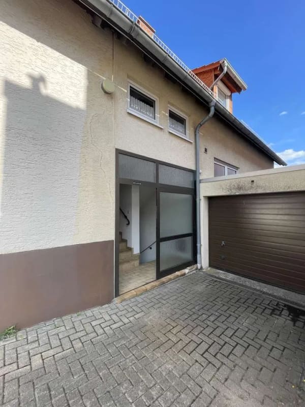 Immobilie in Ranschbach - LD-Ranschbach: Wohnhaus ähnlich DHH mit Garage u. kleinem Garten - Bild 1