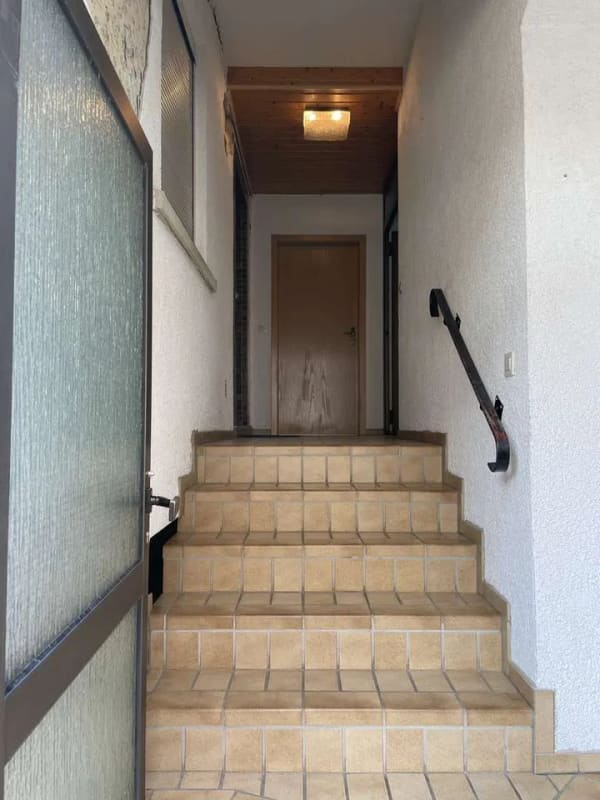 Immobilie in Ranschbach - LD-Ranschbach: Wohnhaus ähnlich DHH mit Garage u. kleinem Garten - Bild 2