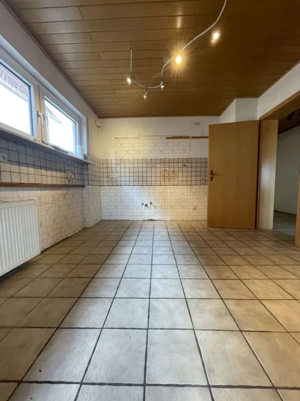 Immobilie in Ranschbach - LD-Ranschbach: Wohnhaus ähnlich DHH mit Garage u. kleinem Garten - Bild 4
