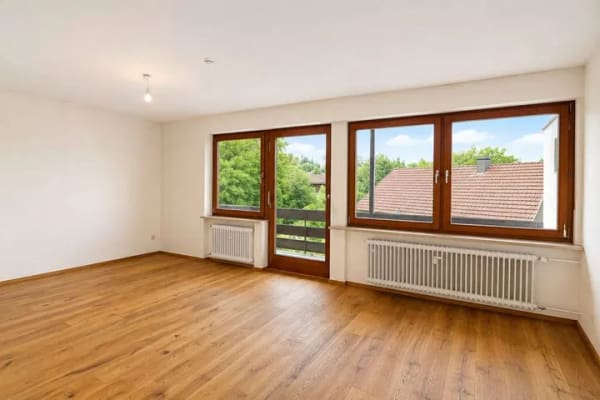 Immobilie in Feldafing - Großzügige 2-Zimmer-Wohnung mit sonnigem Balkon in ruhiger Wohnlage - Bild 1
