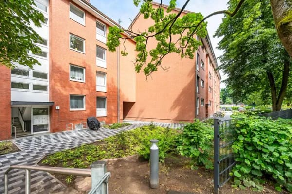 Immobilie in Reinbek - Großzügige 3 Zimmer-Wohnung mit Balkon und Stellplatz in gepflegter Wohnanlage - Bild 2