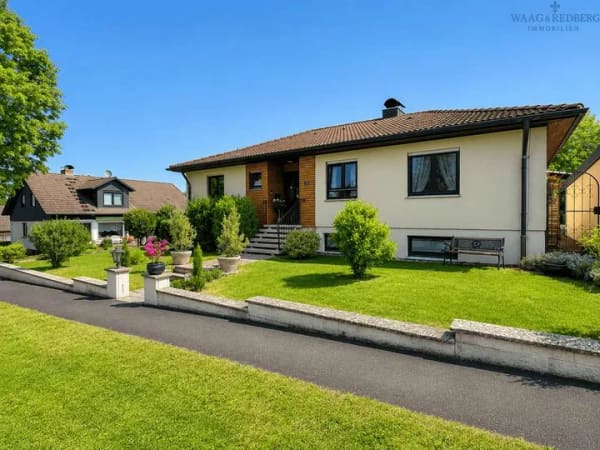 Immobilie in Litzendorf - Exklusiver Bungalow mit Einliegerwohnung, Pool und vielseitigen Nutzungsmöglichkeiten - Bild 0