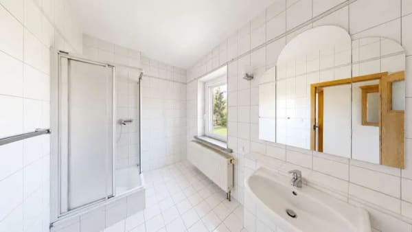 Immobilie in Merseburg - *Wohnen mit Stil – Gepflegtes Zweifamilienhaus mit idyllischem Garten* - Bild 2