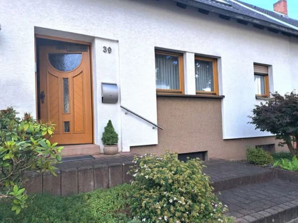 Immobilie in Püttlingen - gepflegtes Ein- bis Zweifamilienhaus in Püttlingen - Bild 1