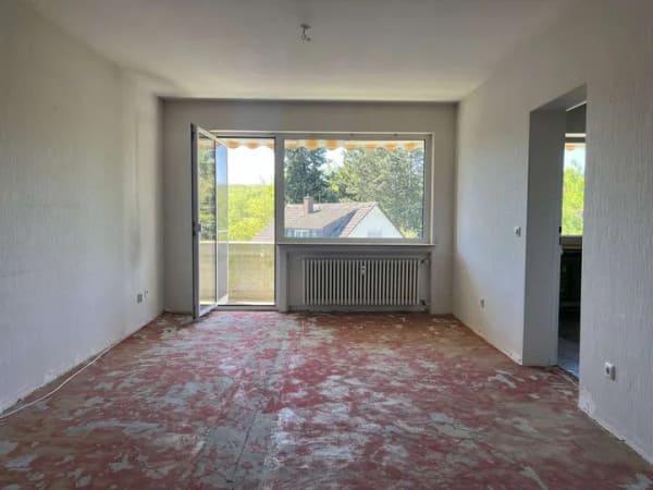 Immobilie in Schwalbach - Großzügig geschnittene 3-Zimmer-Wohnung mit West-Loggia und viel Potenzial in Schwalbach - Bild 3