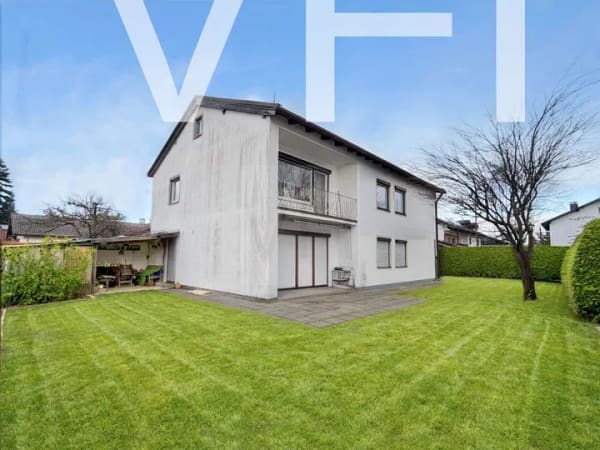 Immobilie in Kolbermoor - Freistehendes Zweifamilienhaus mit großem Grundstück in Kolbermoor – Ideal für Sanierer - Bild 0