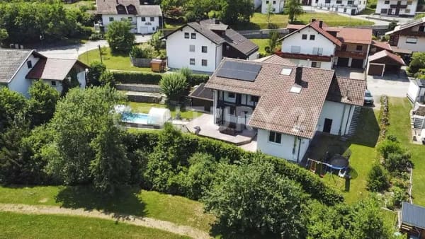Immobilie in Haibach - Familienidyll mit viel Platz! Großzügiges Einfamilienhaus auf 1.148 m² Grundstück mit Pool - Bild 1