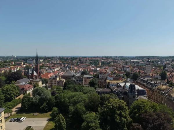 Immobilie in Altenburg - Gründerzeit-Mehrfamilienhaus in Altenburg mit Garagen und Stellplätzen | Faktor 12,5 - Bild 0