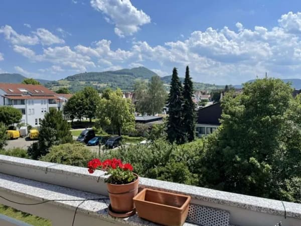 Immobilie in Dettingen unter Teck - Eine Dachgeschosswohnung mit herrlichem Balkon und Ausblick  - Bild 0