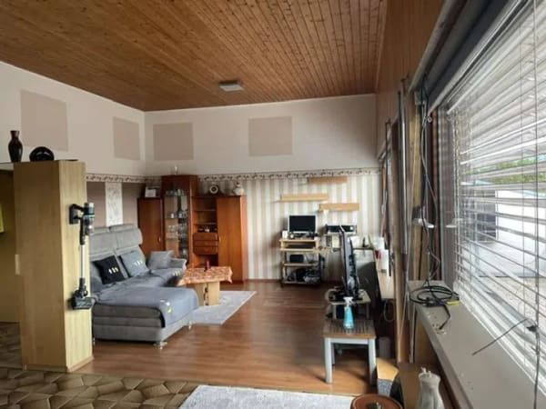 Immobilie in Dettingen unter Teck - Eine Dachgeschosswohnung mit herrlichem Balkon und Ausblick  - Bild 1