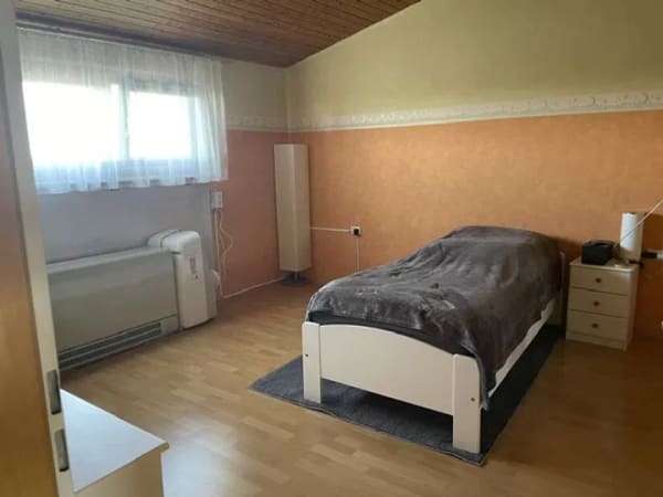 Immobilie in Dettingen unter Teck - Eine Dachgeschosswohnung mit herrlichem Balkon und Ausblick  - Bild 2
