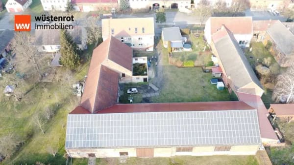 Immobilie in Niedergörsdorf - Circa 23.000€ Einnahmen durch PV-Anlage! MFH mit 5 Einheiten, Garagen und Scheune bei Jüterbog. - Bild 1