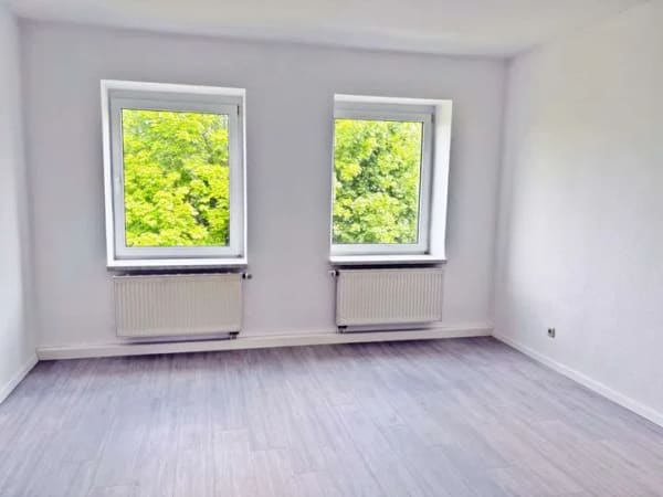 Immobilie in Schkopau - KAPITALANLAGE IN BESTER WOHNLAGE VON SCHKOPAU – SANIERTES 6-FAMILIENHAUS MIT ENTWICKLUNGSPOTENZIAL - Bild 4