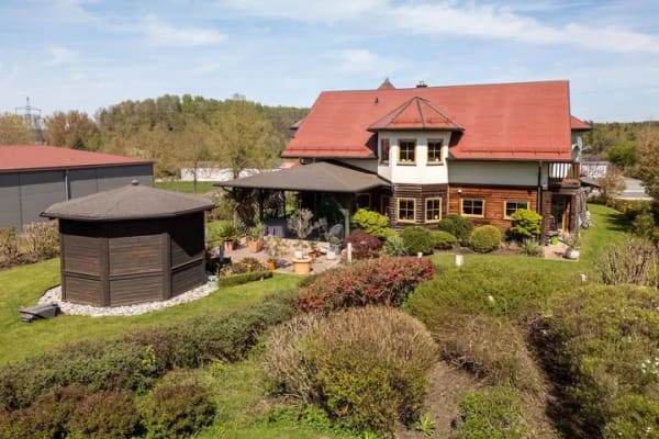 Immobilie in Hirschau - Kanadischer Wohntraum: Hochwertiges Blockhaus-Unikat auf großem Grundstück in Hirschau - Bild 1