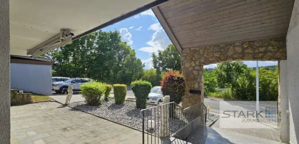 Immobilie in Grünsfeld - Wohnhaus mit traumhafter Aussicht – ideal für Familie, Generationenwohnen & Homeoffice! - Bild 0