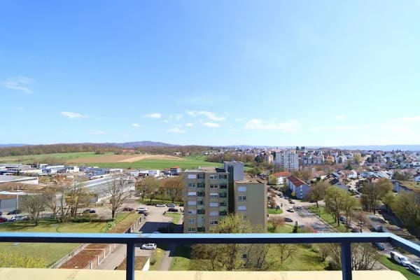 Immobilie in Backnang - Aussicht trifft Wohngefühl! Helle 3,5-Zi.-Wohnung mit 2 Balkonen und EBK in Backnang - Bild 2