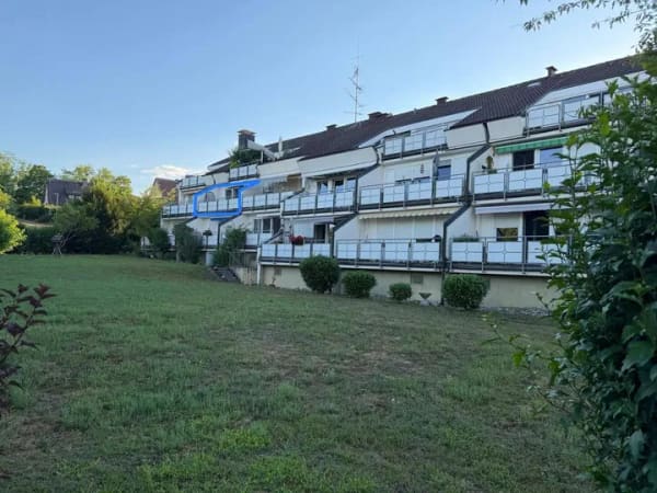 Immobilie in Radolfzell am Bodensee - Bezugsfertige 1,5-Zimmer-Eigentumswohnung mit Balkon, Stellplatz und kompletter Möblierung – Toplage auf der Mettnau - Bild 1