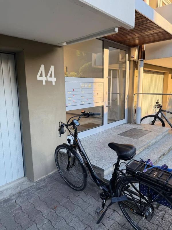 Immobilie in Radolfzell am Bodensee - Bezugsfertige 1,5-Zimmer-Eigentumswohnung mit Balkon, Stellplatz und kompletter Möblierung – Toplage auf der Mettnau - Bild 2