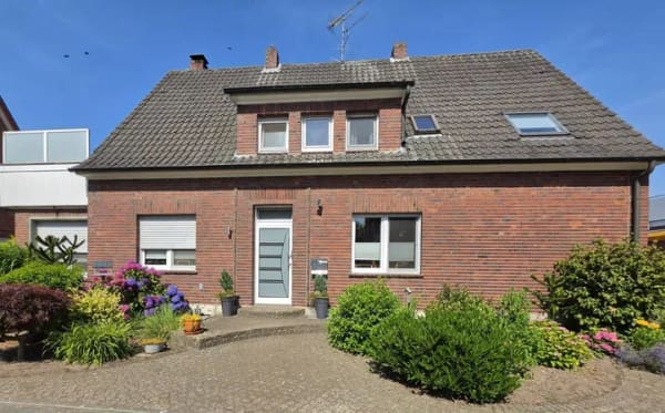 Immobilie in Beelen - Großes Zweifamilienhaus mit Pool & XL-Garten in familienfreundlicher Lage - Bild 1