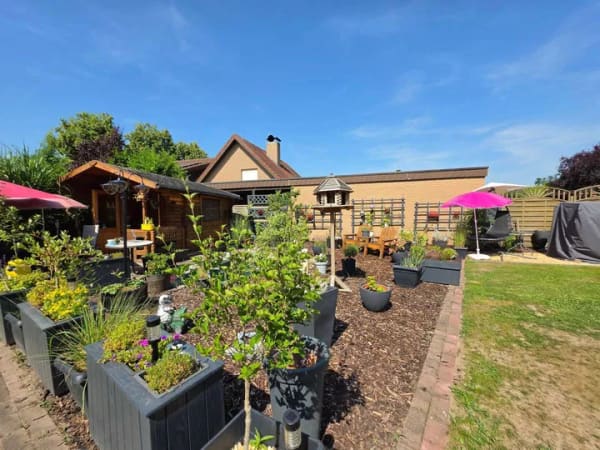 Immobilie in Beelen - Großes Zweifamilienhaus mit Pool & XL-Garten in familienfreundlicher Lage - Bild 3