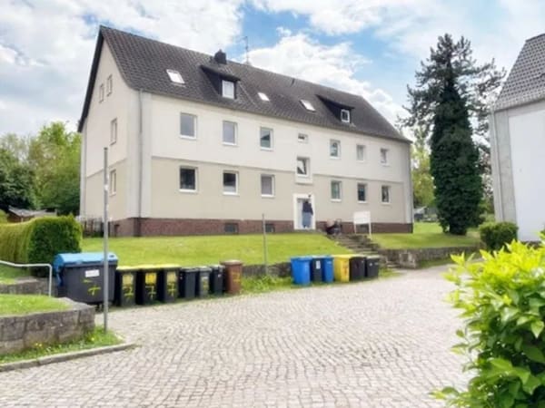 Immobilie in Schkopau - INVESTITION MIT ZUKUNFT – MEHRFAMILIENHAUS MIT ATTRAKTIVER MAISONETTE-WOHNUNG UND AUSBAUPOTENZIAL - Bild 0