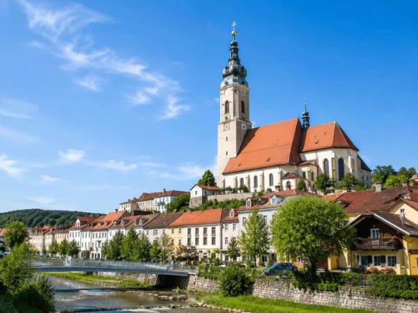 Immobilie in Traunstein - 3-Zimmer Wohnung in Traunstein mit viel Potenzial, Kapitalanlage oder als Eigenheim - Bild 0