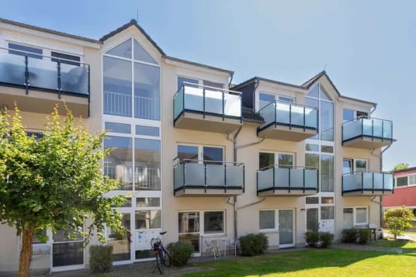 Immobilie in Mönchgut - Maisonette-Wohnung mit seitlichem Wasserblick und privatem Strandzugang in Lobbe auf der Insel Rügen - Bild 1