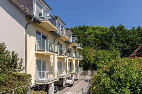 Immobilie in Mönchgut - Maisonette-Wohnung mit seitlichem Wasserblick und privatem Strandzugang in Lobbe auf der Insel Rügen - Bild 2