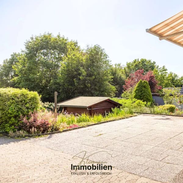 Immobilie in Schwelm - Zweifamilienhaus mit ausgebautem Spitzboden, Garten, Terrasse & Freisitz in grüner Lage - Bild 2