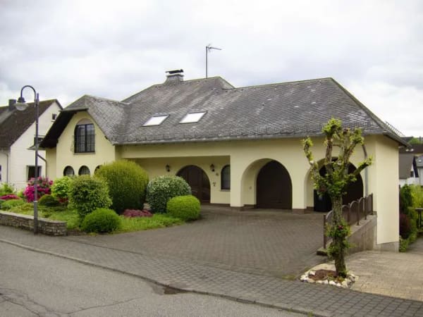 Immobilie in Blankenrath - Großzügiges Einfamilienhaus mit großem Hof und möglicher Einliegerwohnung - Bild 2