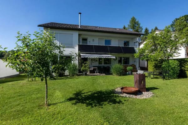 Immobilie in Isny im Allgäu - Gepflegtes Zweifamilienhaus mit großem Garten, drei Garagen und vielseitigen Nutzungsmöglichkeiten - Bild 0