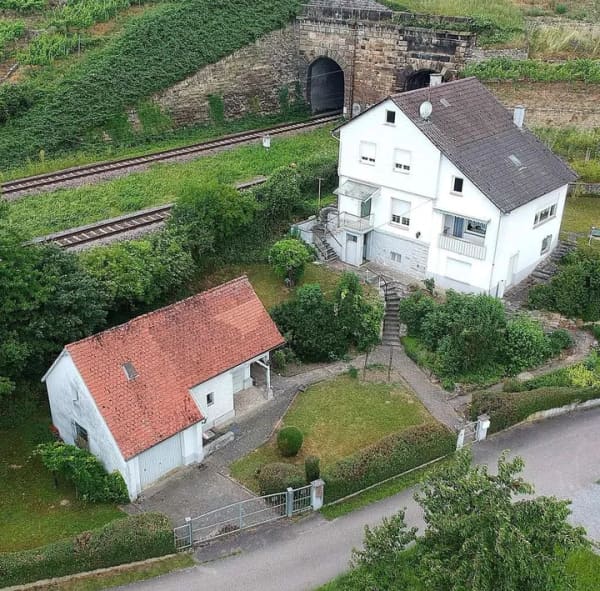 Immobilie in Kirchheim am Neckar - Ehemaliges Bahnwärterhaus in einmaliger Lage - Bild 0