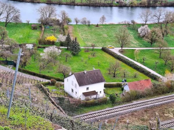 Immobilie in Kirchheim am Neckar - Ehemaliges Bahnwärterhaus in einmaliger Lage - Bild 1