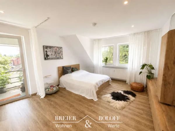 Immobilie in Bad Eilsen - Renovierte Dachgeschosswohnung mit Balkon in Bad Eilsen - Bild 0