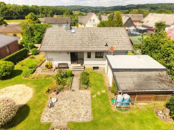 Immobilie in Steinebach an der Wied - Ruhe und Natur! Ihr neues Zuhause mit gepflegtem Garten in idyllischer Lage - Bild 3