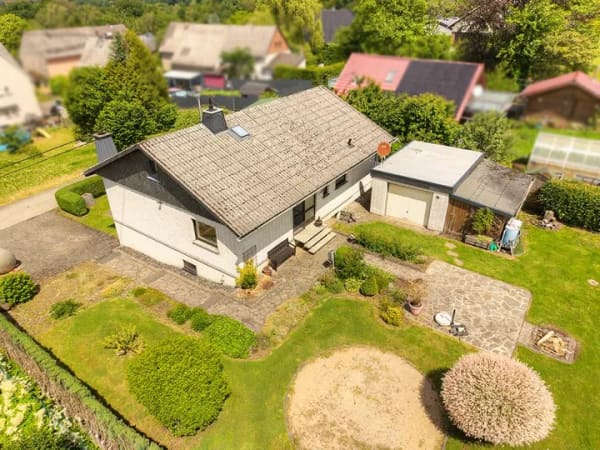 Immobilie in Steinebach an der Wied - Ruhe und Natur! Ihr neues Zuhause mit gepflegtem Garten in idyllischer Lage - Bild 4
