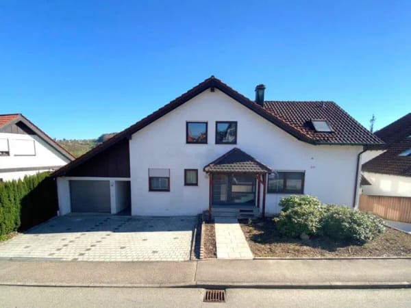Immobilie in Berglen - Imposantes 2-Fam.-Haus mit Einliegerwohnung, 2 Garagen, Garten und überwältigender Aussicht - Bild 2
