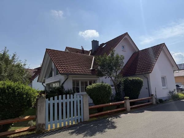 Immobilie in Ehrenkirchen - Großzügiges 2-3 Familienhaus im "Landhausstil" - Bild 2