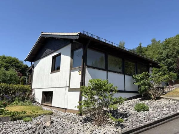 Immobilie in Meinerzhagen - VR Immo: Idyllisch gelegenes Ferienhaus an der Listertalsperre - perfekt für Ihre Auszeit - Bild 2