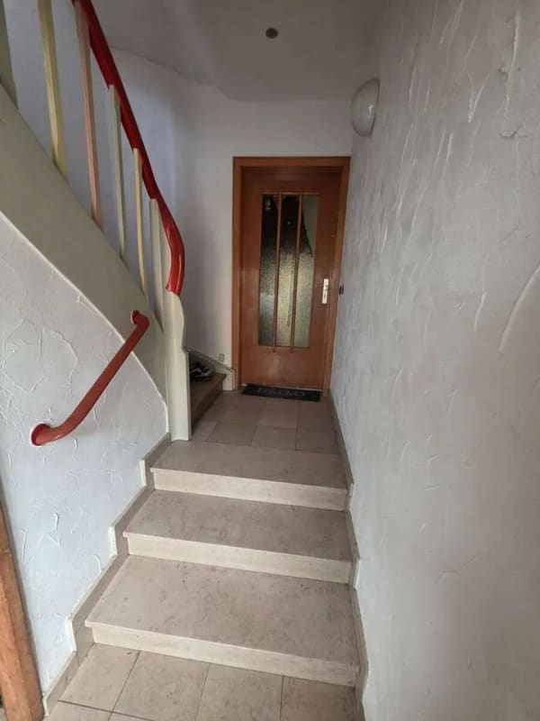 Immobilie in Saarbrücken - Komplett frei werdendes Zweifamilienhaus für Selbstnutzer und Vermieter mit Garten und einer Garage - Bild 1