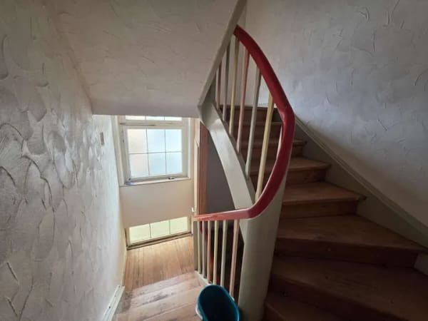 Immobilie in Saarbrücken - Komplett frei werdendes Zweifamilienhaus für Selbstnutzer und Vermieter mit Garten und einer Garage - Bild 2