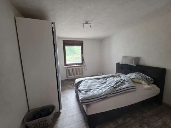 Immobilie in Saarbrücken - Komplett frei werdendes Zweifamilienhaus für Selbstnutzer und Vermieter mit Garten und einer Garage - Bild 4
