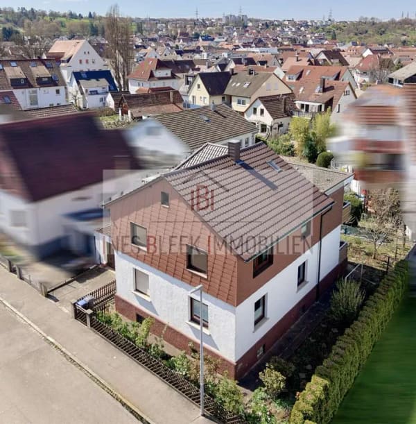 Immobilie in Deizisau - Großes Zwei- oder Einfamilienhaus mit Fernwärme und viel Freiraum - Bild 0