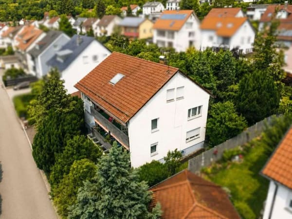 Immobilie in Reichenbach an der Fils - Wohnen, vermieten, weiterentwickeln: solides Mehrfamilienhaus mit Potenzial, Doppelgarage und Garten - Bild 0