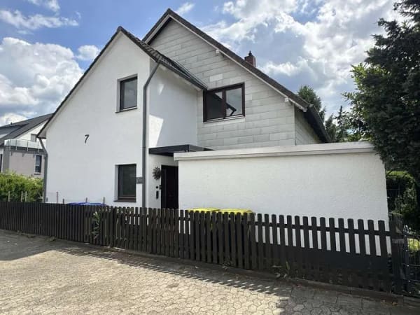 Immobilie in Braunschweig - Aus alt macht neu I Kompaktes ZFH in ruhiger Lage mit viel Wohnfläche und schönem Grundstück - Bild 0