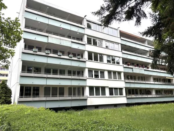 Immobilie in Unterhaching - Großzügige 3-Zimmer Wohnung mit Loggia - Bild 0