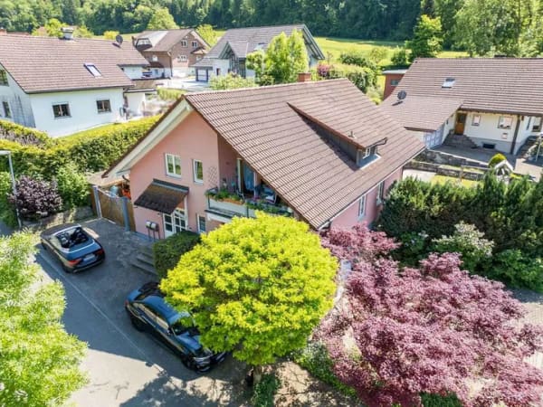 Immobilie in Klettgau - Solides Zweifamilienhaus mit Entwicklungspotenzial und attraktiven Mieteinnahmen - Bild 1