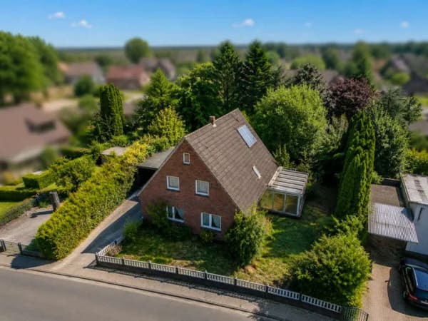 Immobilie in Wangerland - Modernisierungsbedürftiges Einfamilienhaus im Ortskern! - Bild 0