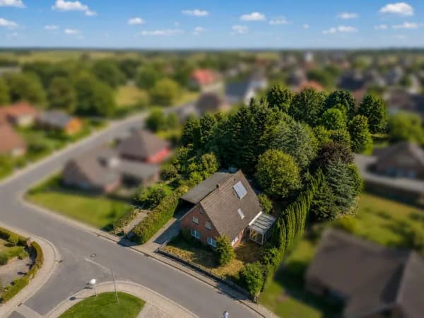 Immobilie in Wangerland - Modernisierungsbedürftiges Einfamilienhaus im Ortskern! - Bild 2
